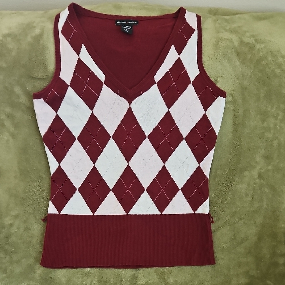 Women's Argyle Knit Top - Red and White